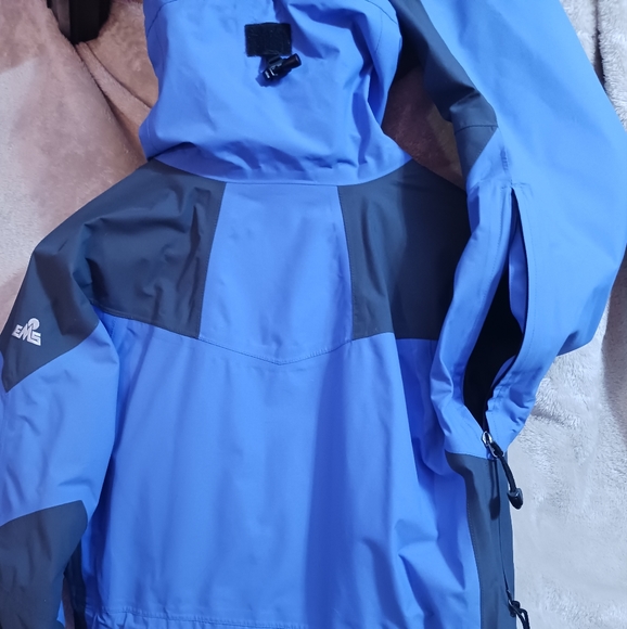 Women's Eastern Mountain Sports Gore-tex XCR Jacket - Picture 3 of 16